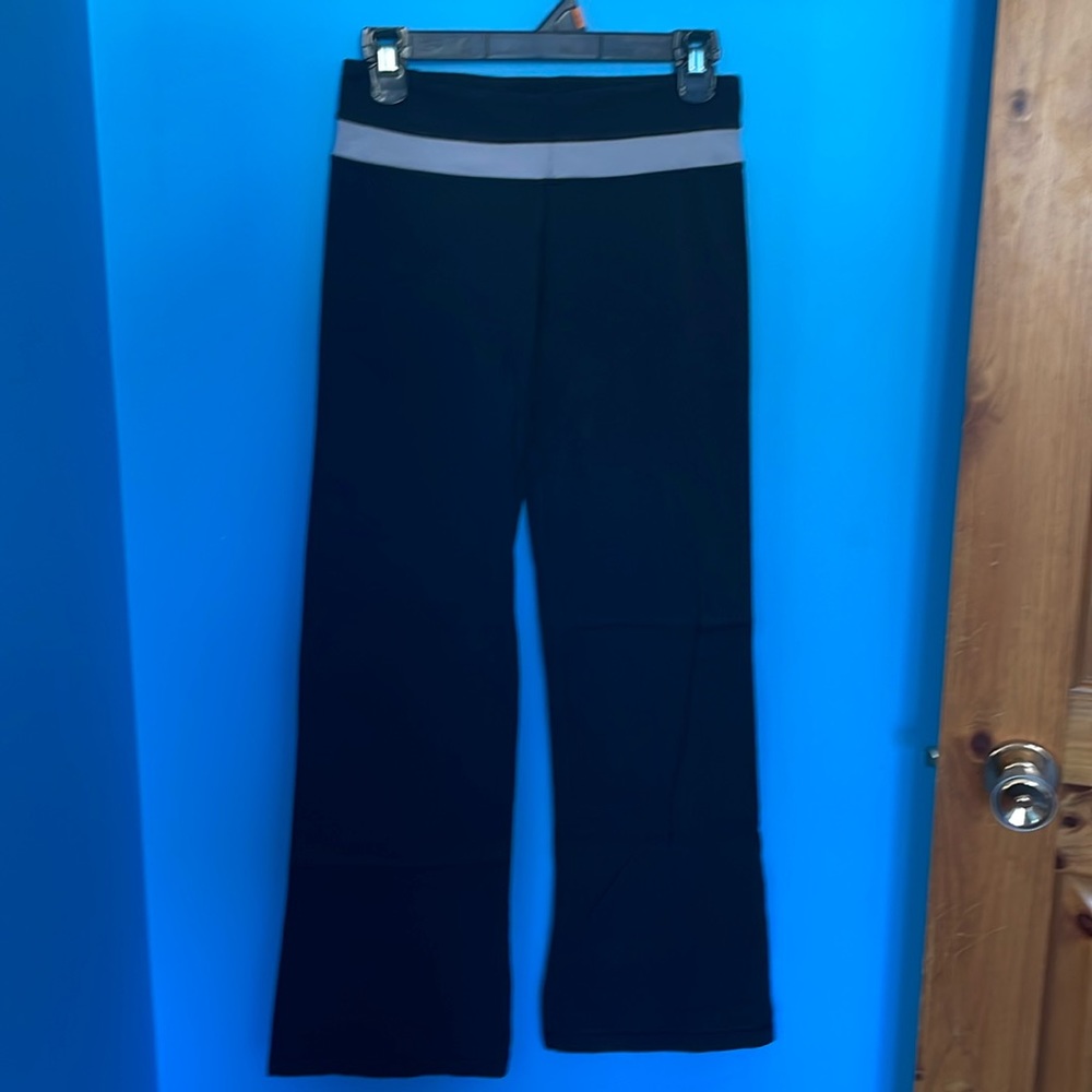 Lululemon groove pant. Diamond gusset size 6